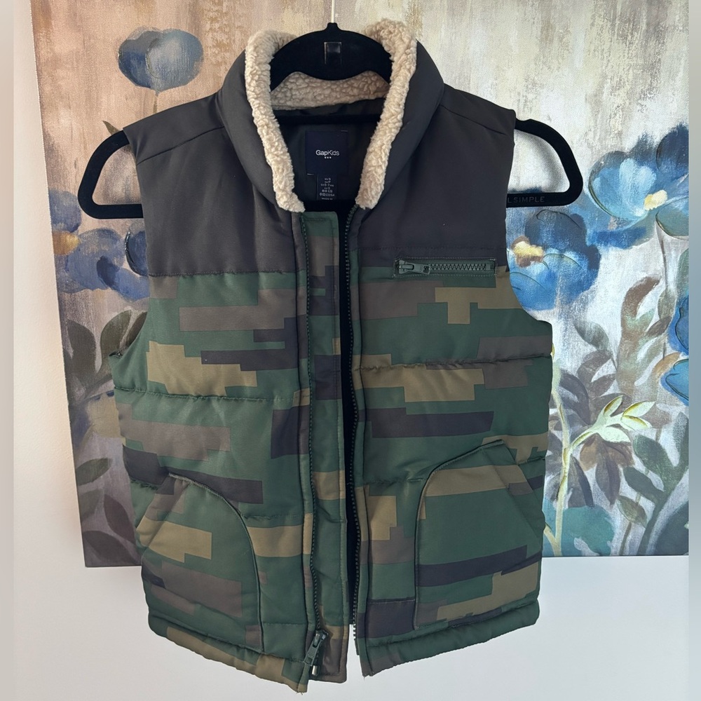 Boys Gap Kids Puffer Vest. Size Small.